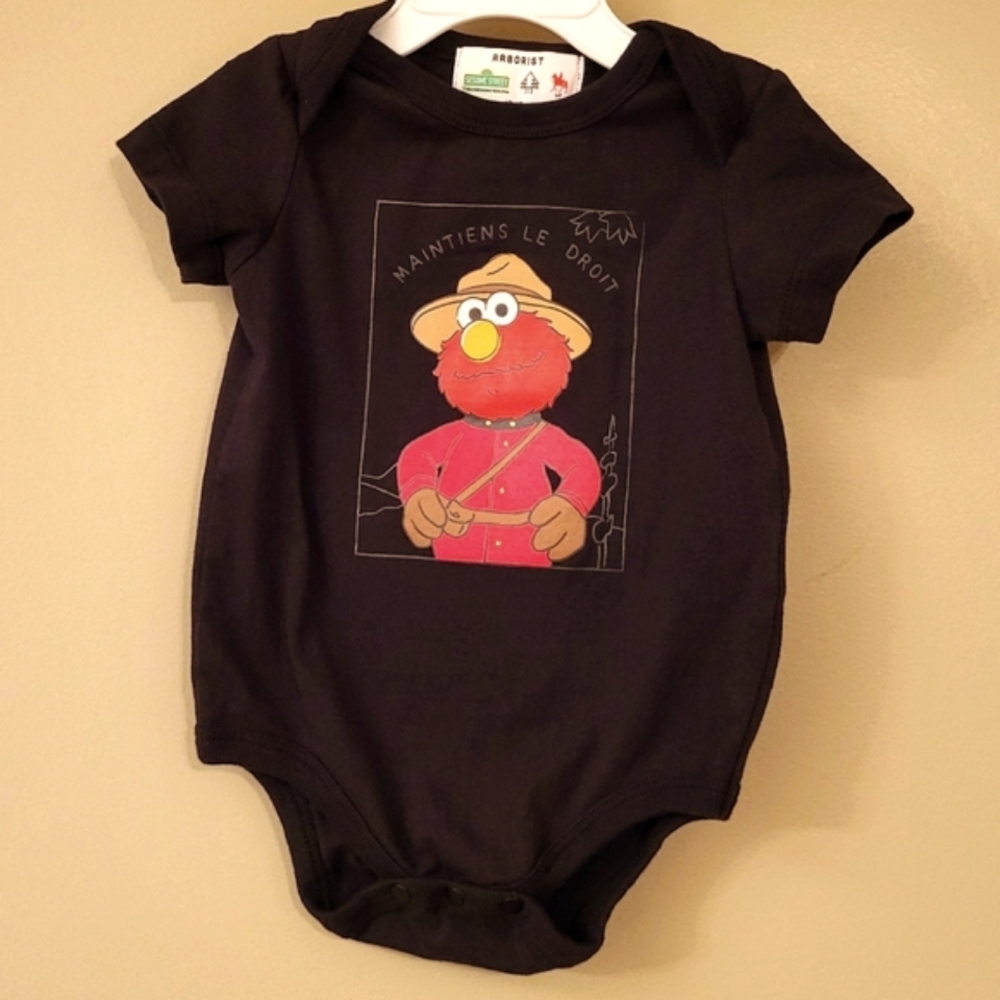 Sesame Street Elmo RCMP French motto onesie/bodysuit
